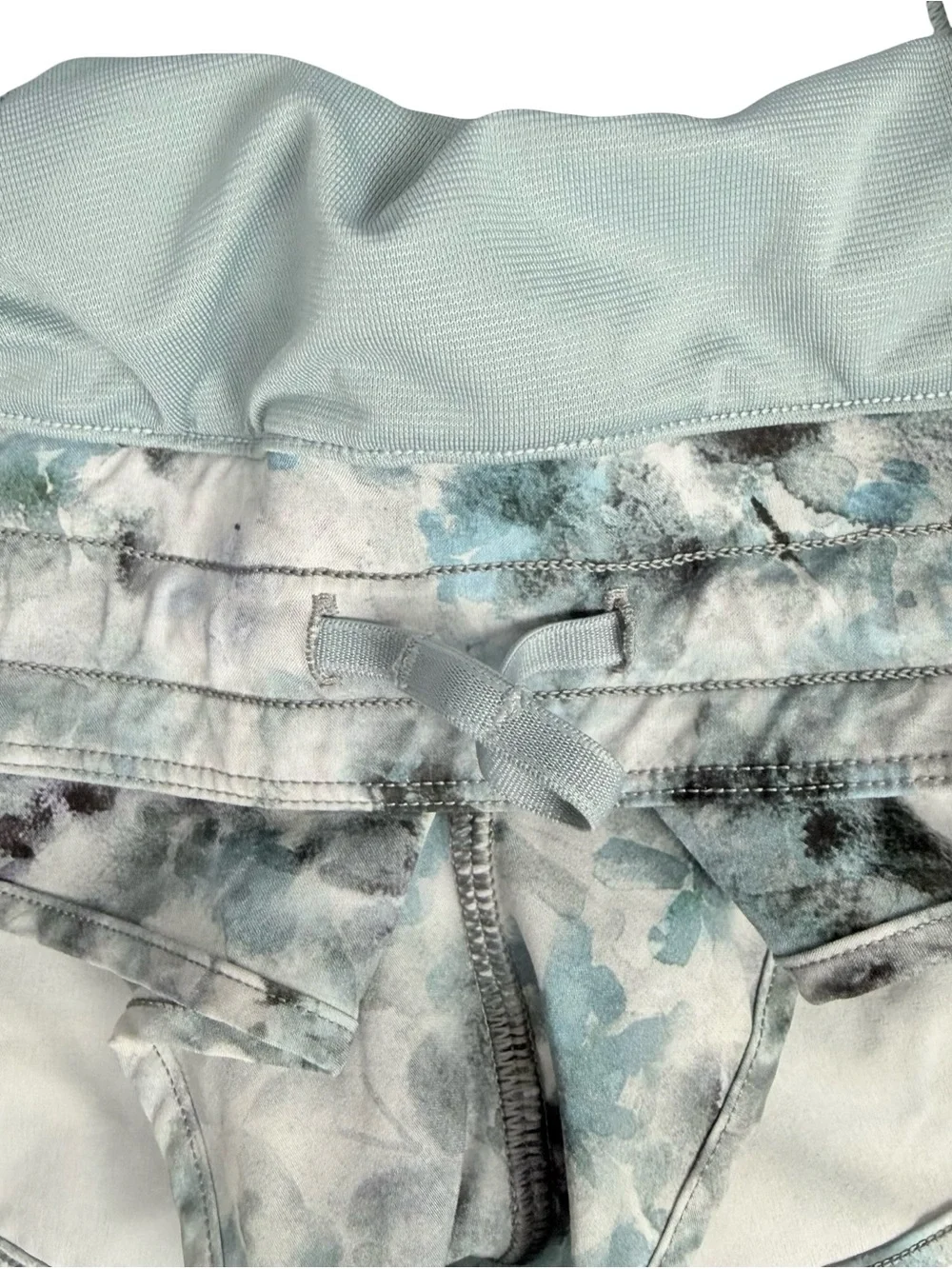 Lululemon Hotty Hot Low Rise Short  Size 10